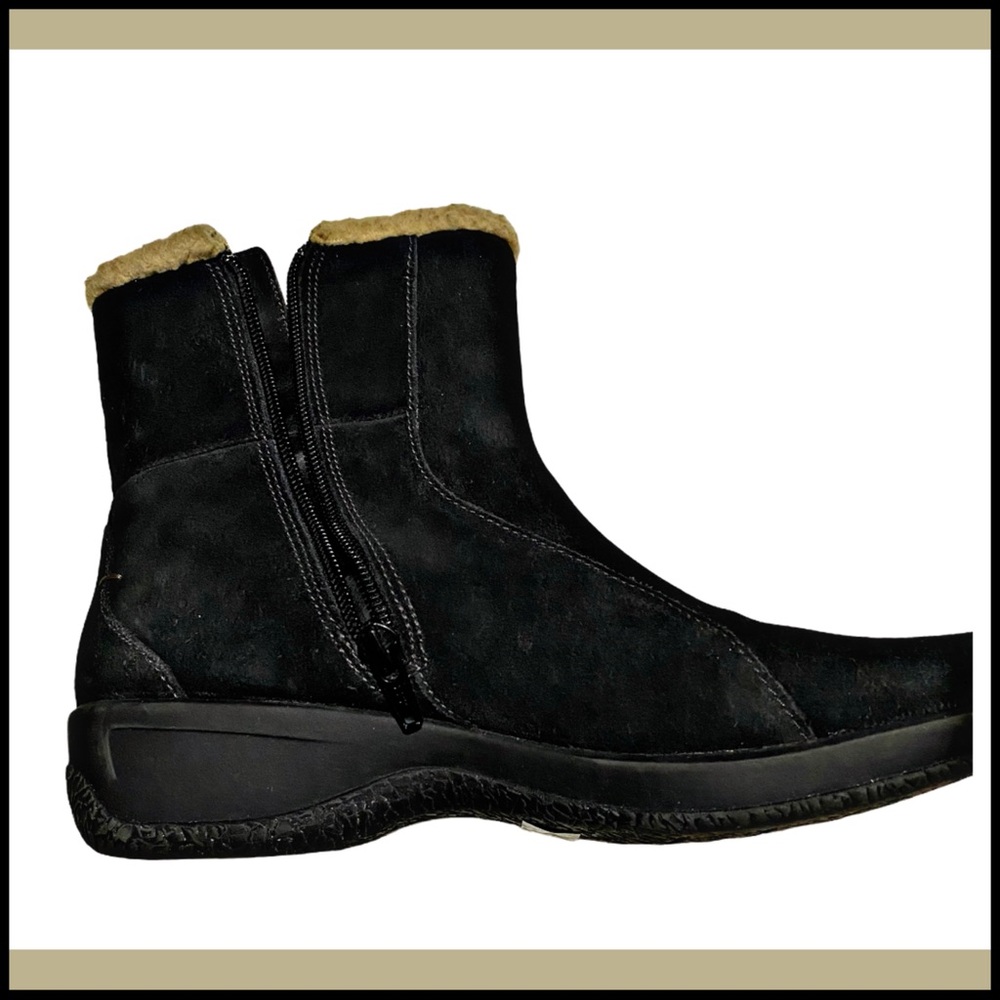 CLARK’S BLACK SUEDE SHEARLING ANKLE BOOTS Sz 7 - Picture 6 of 9